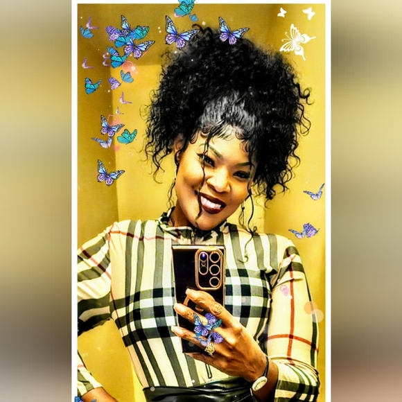 Meet your Posher, Netta - Picture 2 of 3